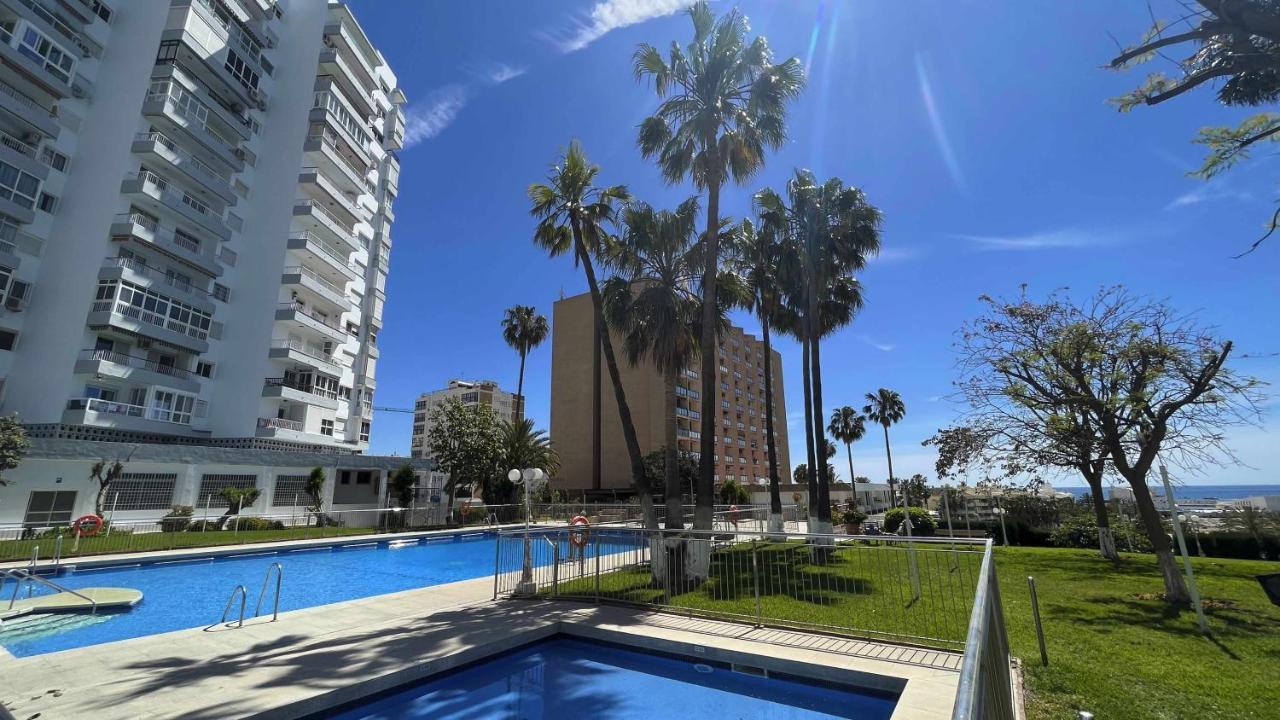 Pool And Beach In Benalmadena Luaran gambar